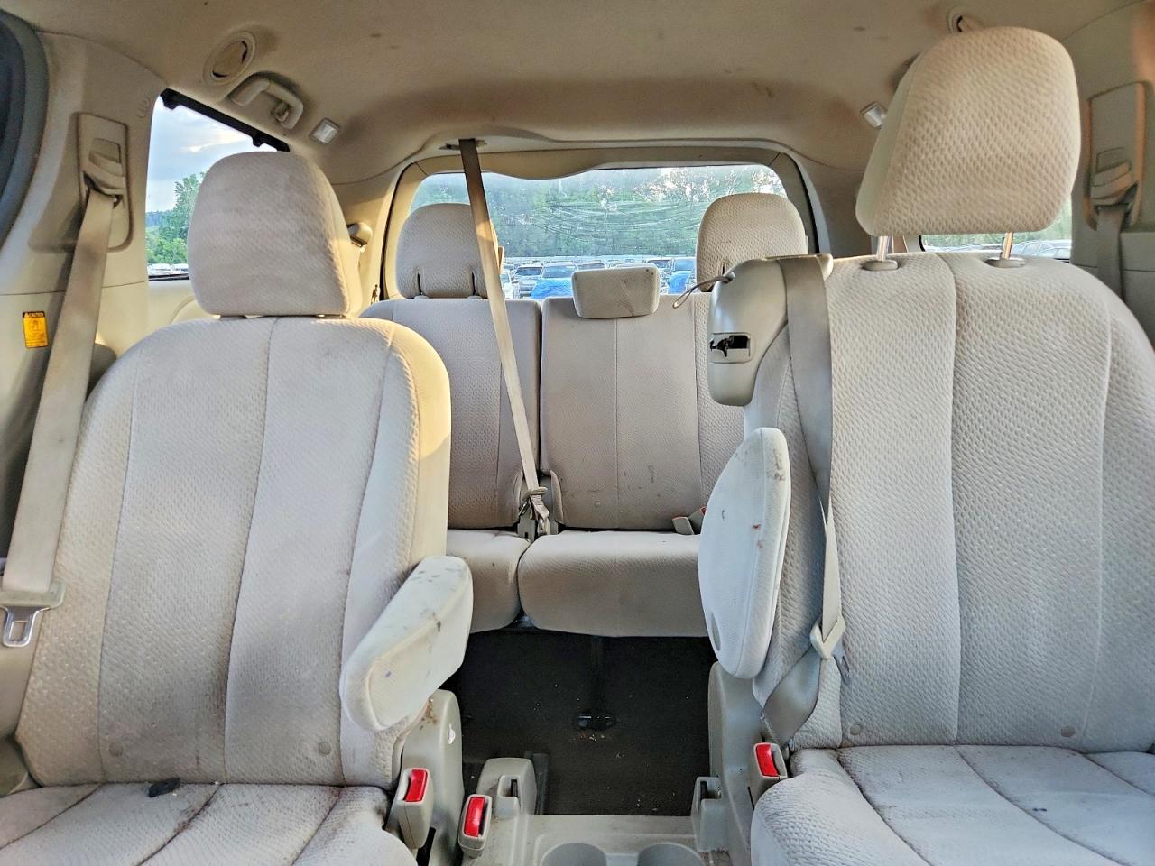 2011 Toyota Sienna Le Black vin: 5TDKK3DC8BS094136