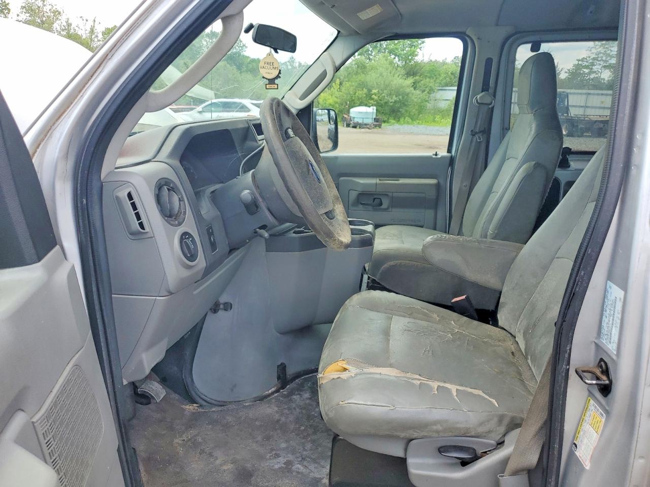 2010 Ford Econoline Silver vin: 1FBSS3BL4ADA50300