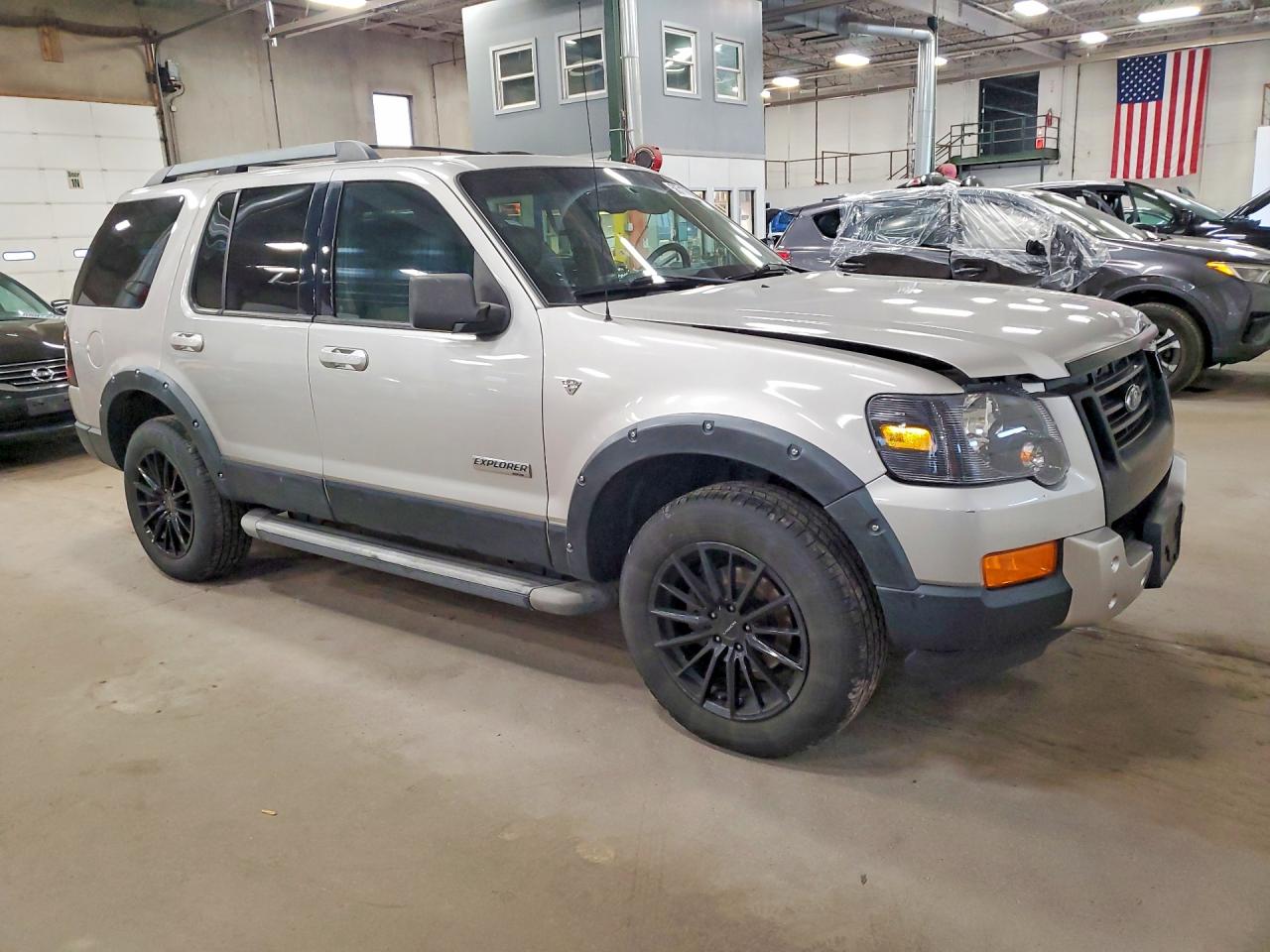 2007 Ford Explorer Xlt Silver vin: 1FMEU73837UB23634