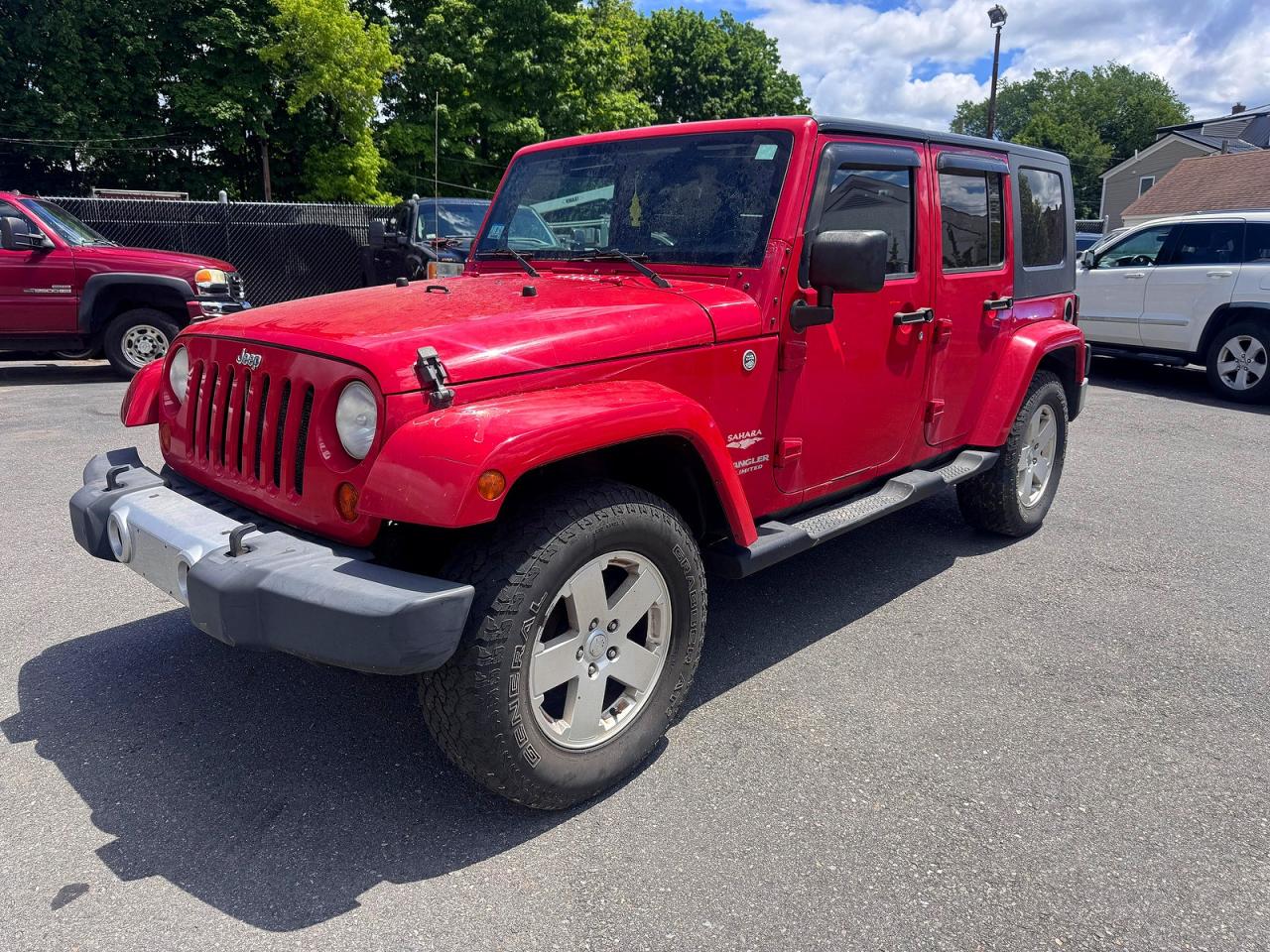 2010 Jeep Wrangler Unlimited Sahara Burgundy vin: 1J4BA5H16AL215165