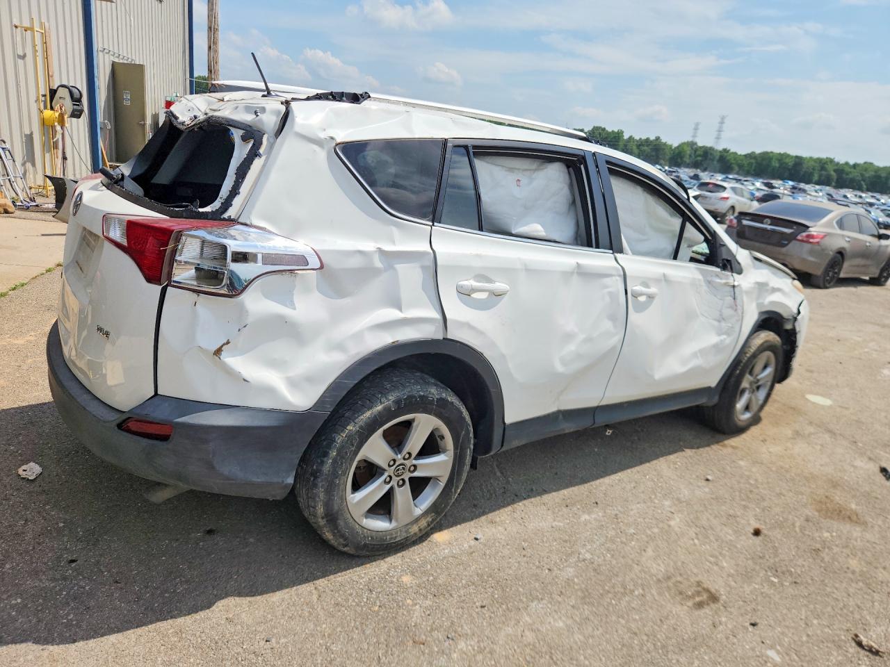 2015 Toyota Rav4 Xle White vin: 2T3WFREVXFW233650