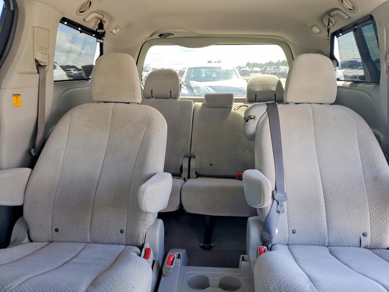 2011 Toyota Sienna Le Silver vin: 5TDKK3DC0BS154345