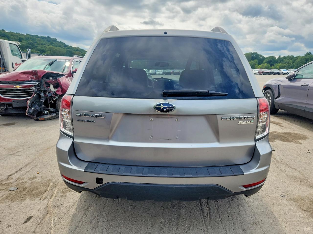 2011 Subaru Forester 2.5x Premium Gray vin: JF2SHADCXBG702348