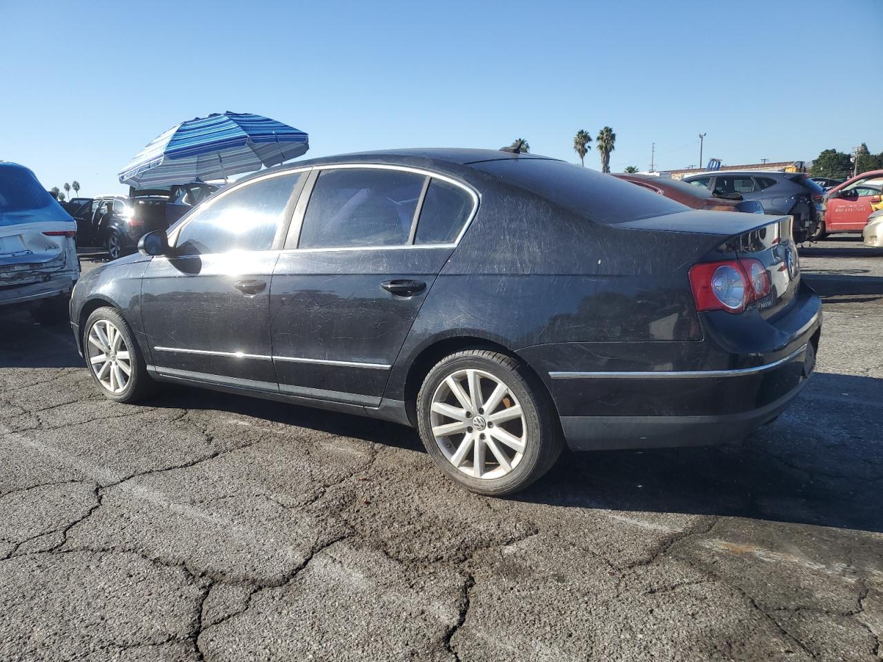 2010 Volkswagen Passat Komfort Black vin: WVWJM7AN4AE141914