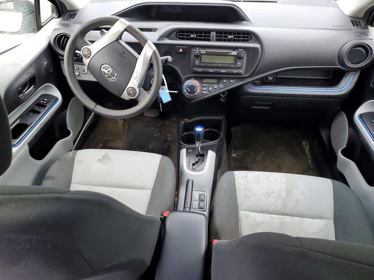 2013 Toyota Prius C Two Серебряный vin: JTDKDTB31D1055806