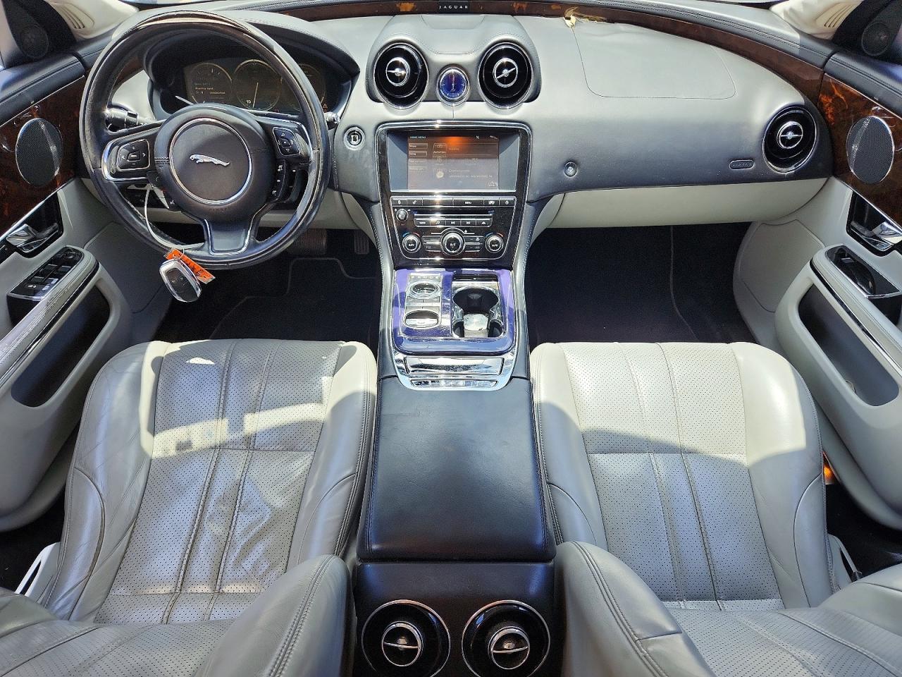 2011 Jaguar Xj Silver vin: SAJWA1CB7BLV21746