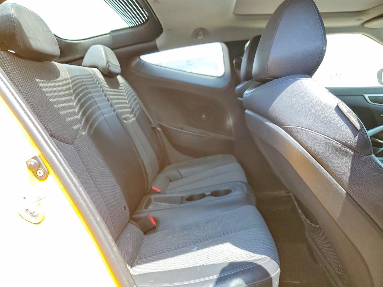 2012 Hyundai Veloster Base Желтый vin: KMHTC6AD2CU030621
