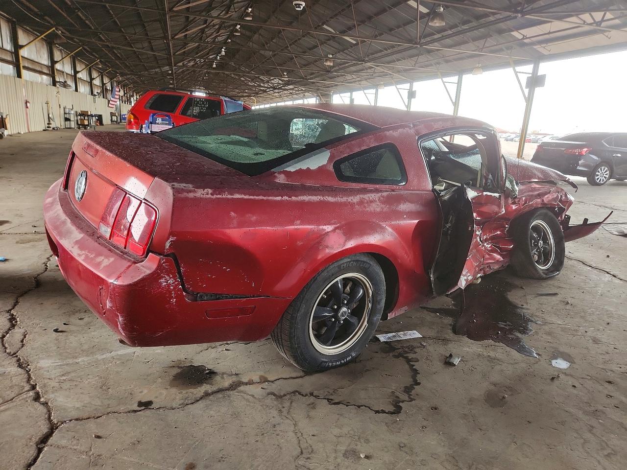 2005 Ford Mustang Maroon vin: 1ZVFT80N955152197