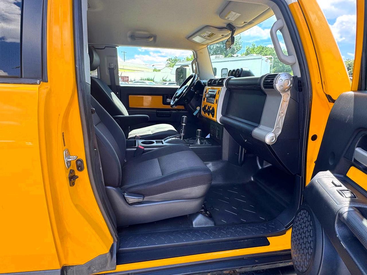 2007 Toyota Fj Cruiser Base Yellow vin: JTEBU11F470029965