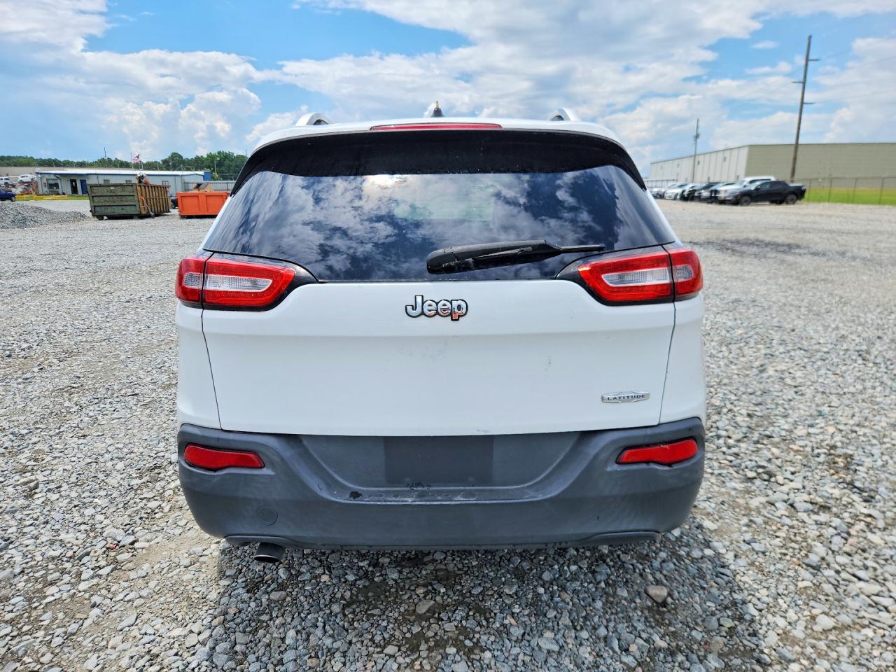 2014 Jeep Cherokee Latitude White vin: 1C4PJLCB0EW158157
