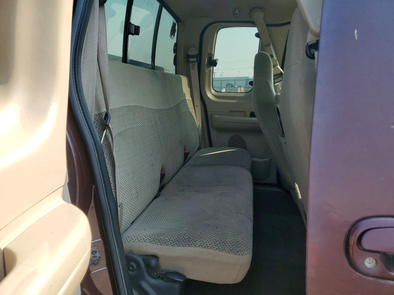 2000 Ford F150 Burgundy vin: 1FTRX18L9YNB36147