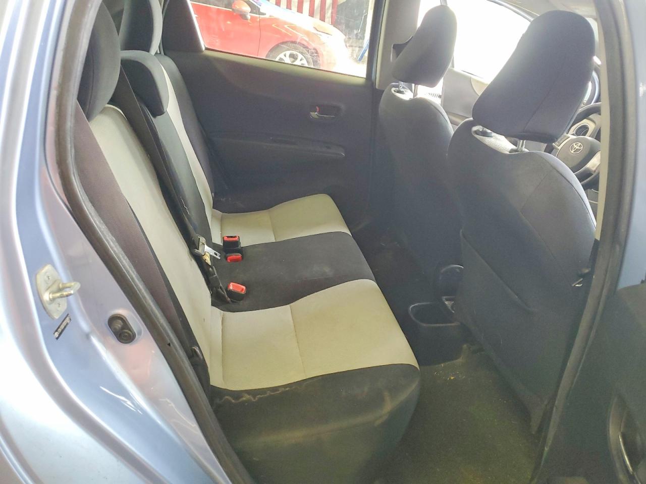 2013 Toyota Yaris 5-door Le Blue vin: JTDKTUD37DD558857