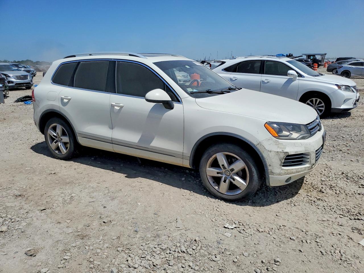 2012 Volkswagen Touareg V6 Tdi White vin: WVGFK9BPXCD005038