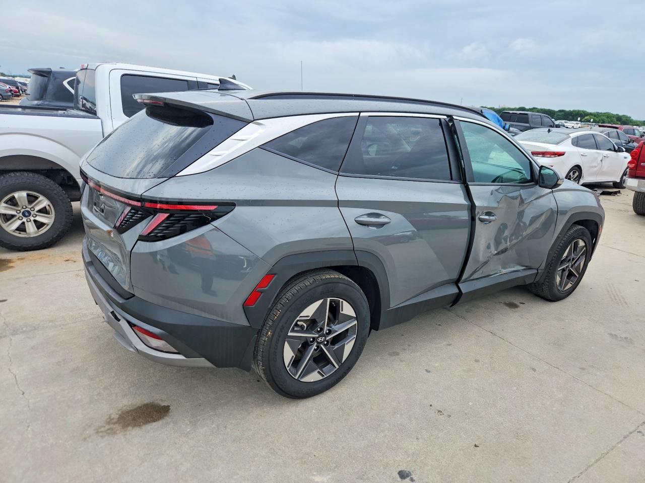 2025 Hyundai Tucson Sel Gray vin: 5NMJC3DE6SH595037
