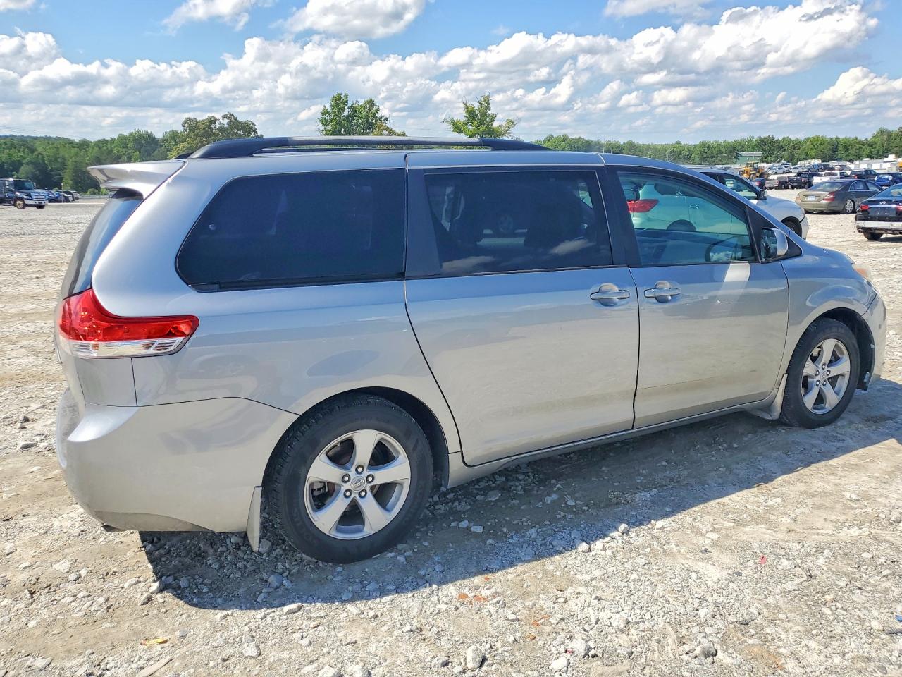 2011 Toyota Sienna Le Silver vin: 5TDKK3DC0BS154345