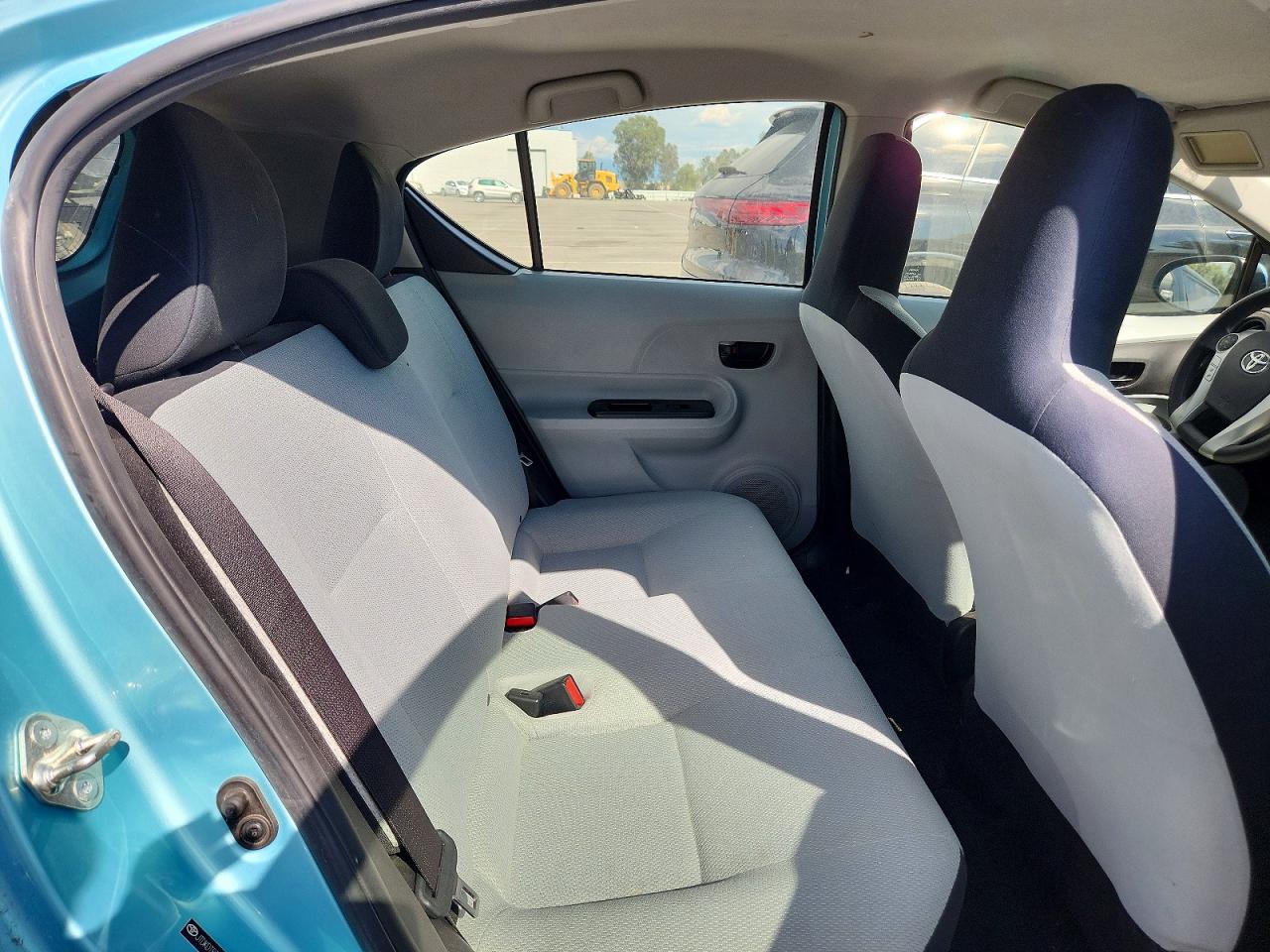 2014 Toyota Prius C One Turquoise vin: JTDKDTB37E1077844