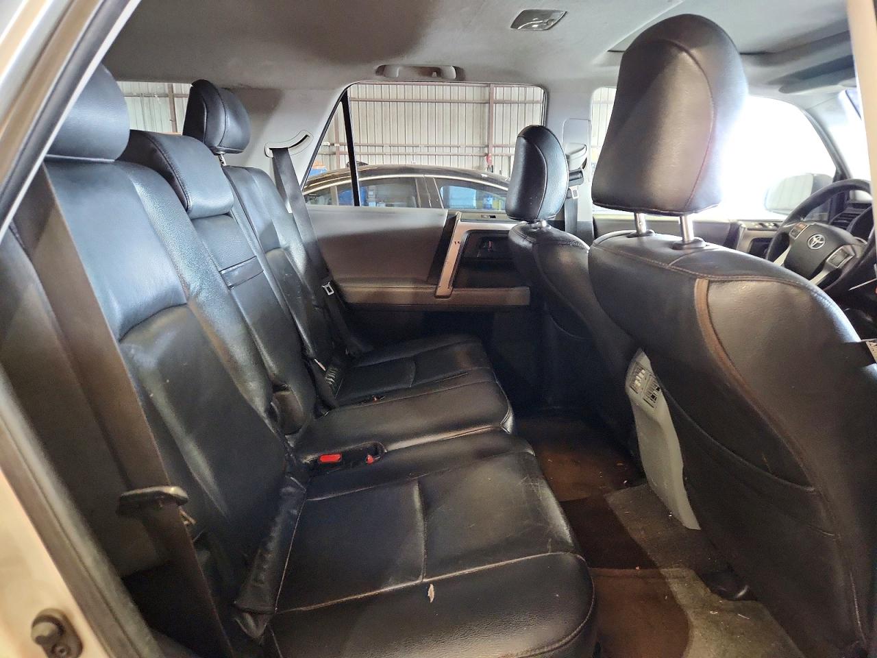 2011 Toyota 4runner Sr5 Silver vin: JTEZU5JR1B5032575