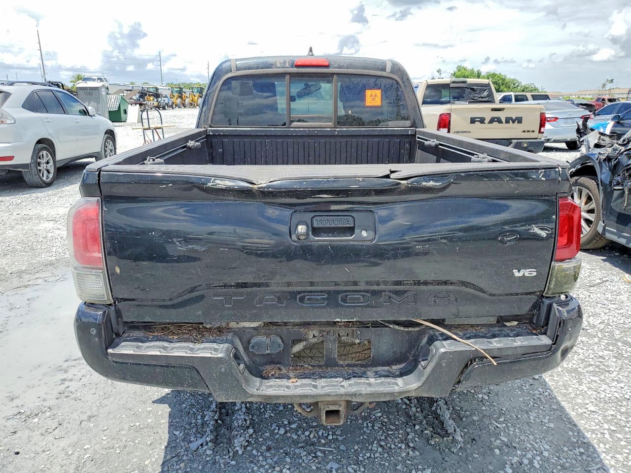 2017 Toyota Tacoma Trd Sport Черный vin: 5TFRZ5CN9HX025483
