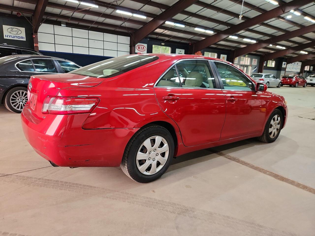 2010 Toyota Camry Le Red vin: 4T4BF3EKXAR030685
