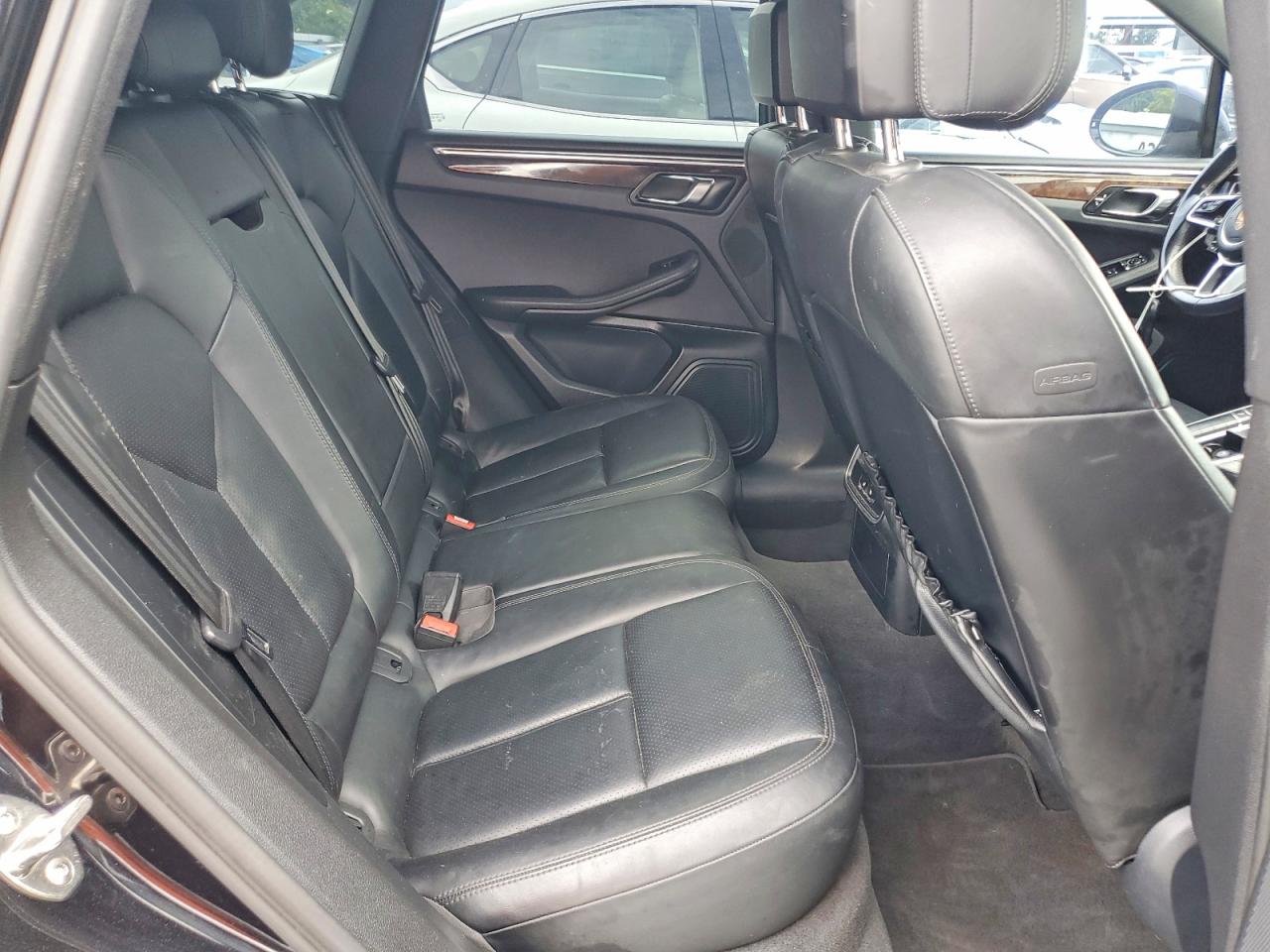 2015 Porsche Macan S Black vin: WP1AB2A56FLB43934