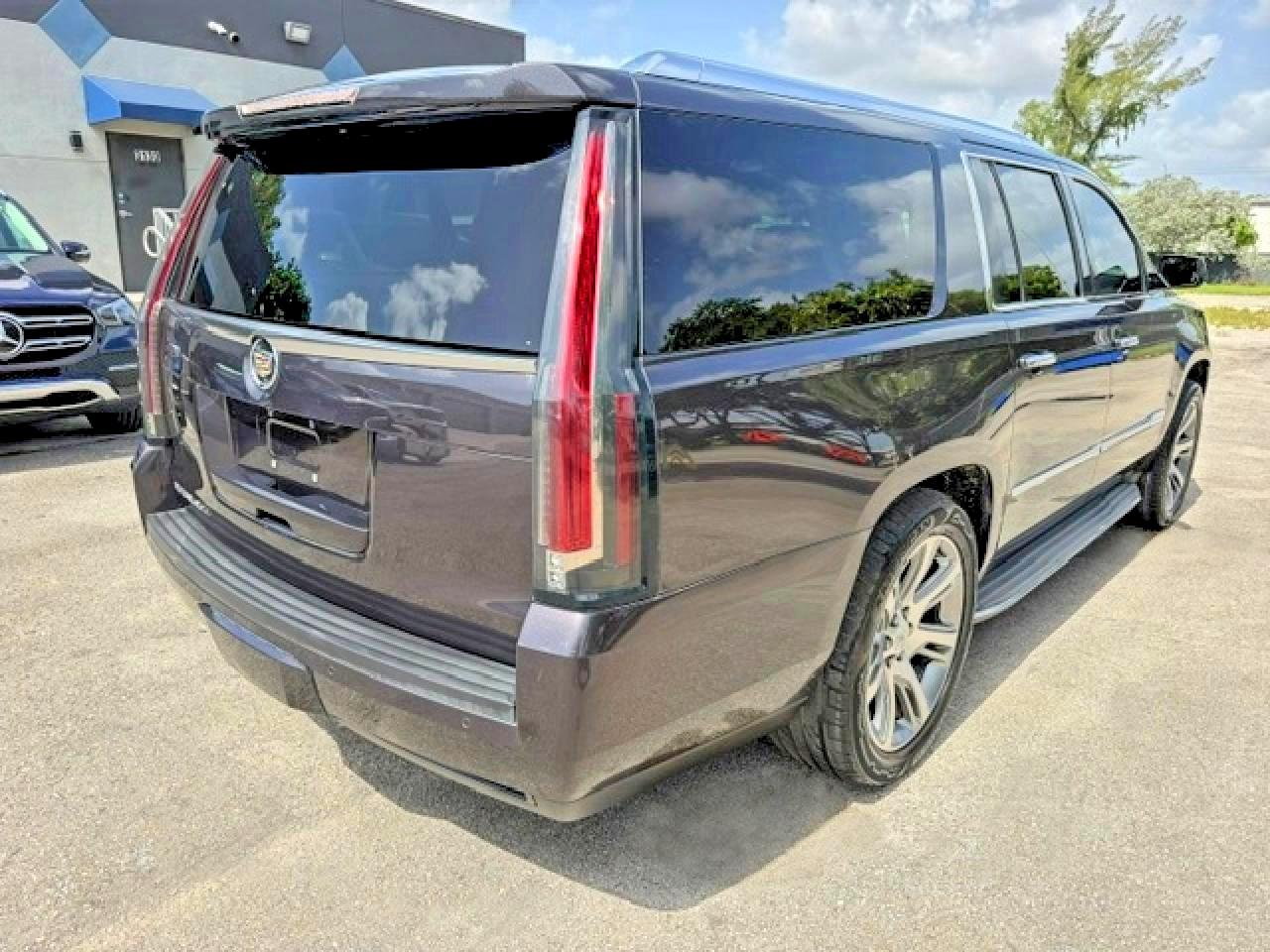 2015 Cadillac Escalade Esv Luxury Gray vin: 1GYS4HKJXFR170768
