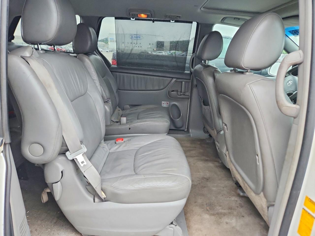 2010 Toyota Sienna Xle White vin: 5TDYK4CC5AS323761