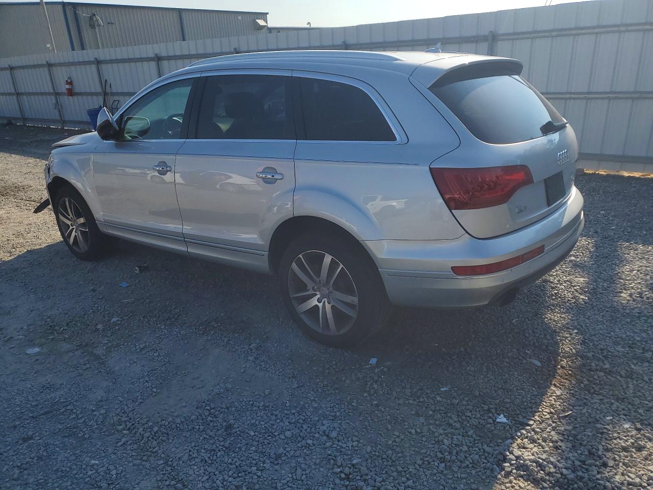 2014 Audi Q7 Premium Plus Серебряный vin: WA1LGAFE2ED013425