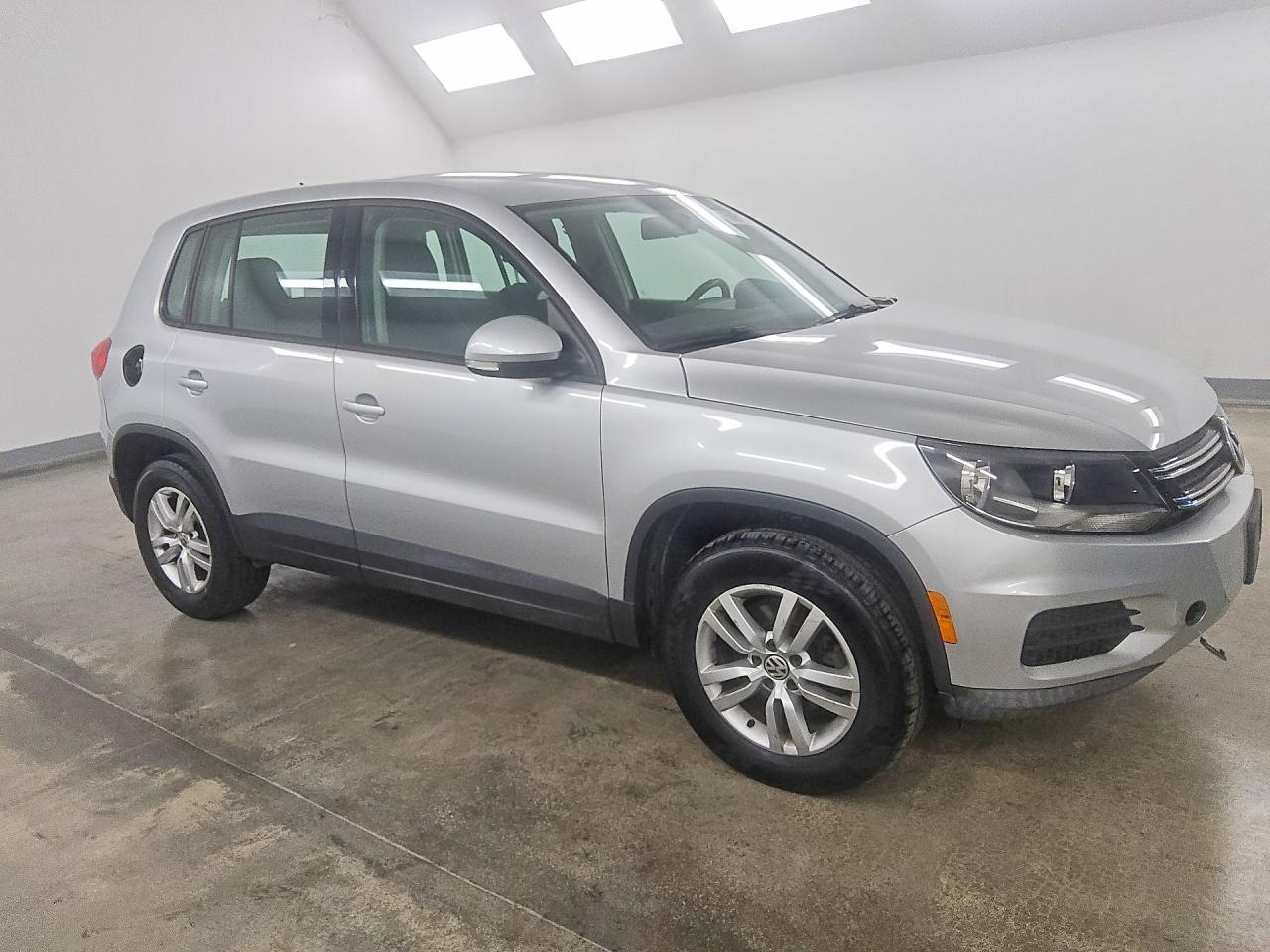 2014 Volkswagen Tiguan S Silver vin: WVGAV3AX9EW603354