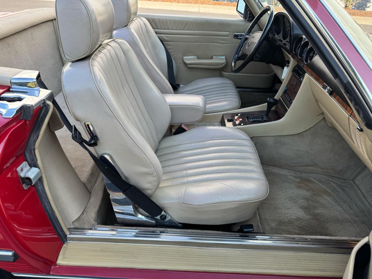 1987 Mercedes-benz 560 Sl Red vin: WDBBA48D3HA064333