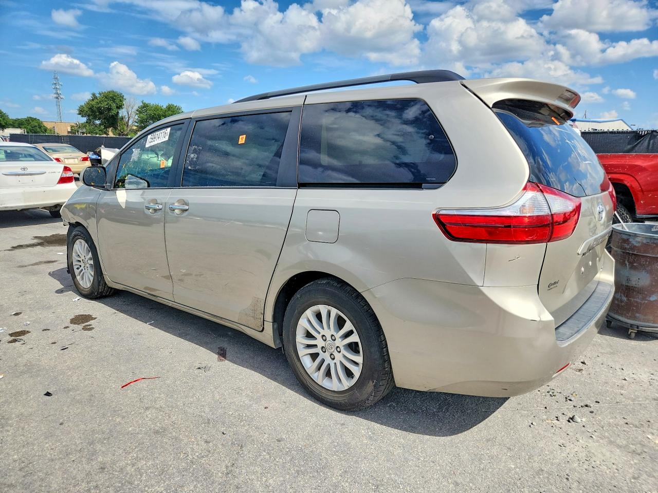 2015 Toyota Sienna Xle 8-passenger Tan vin: 5TDYK3DC9FS662099