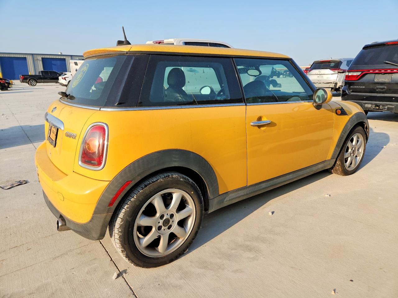 2009 Mini Cooper Yellow vin: WMWMF33509TU70997