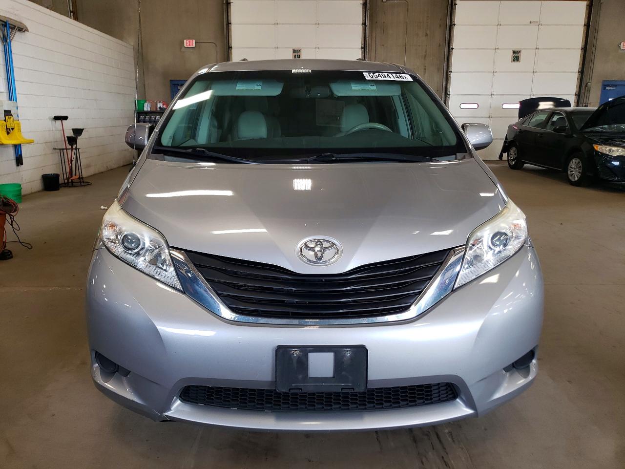 2012 Toyota Sienna Le Silver vin: 5TDJK3DC0CS034042