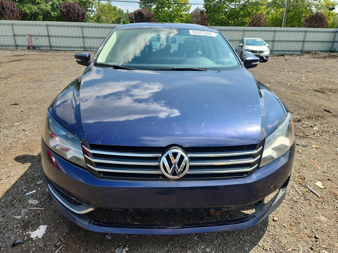 2014 Volkswagen Passat S Синий vin: 1VWAT7A32EC058921