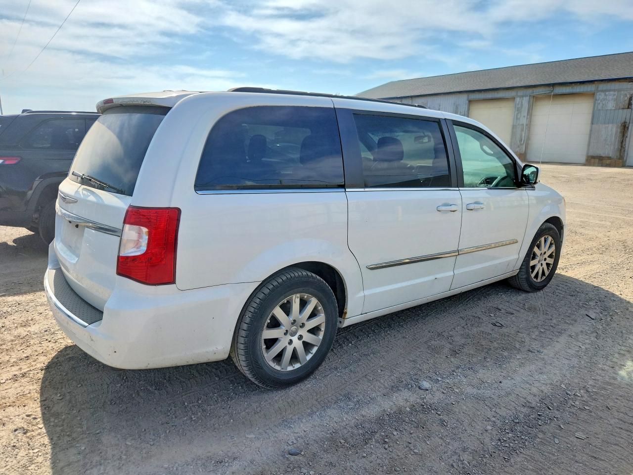 2014 Chrysler Town & Country Touring White vin: 2C4RC1BG4ER158191
