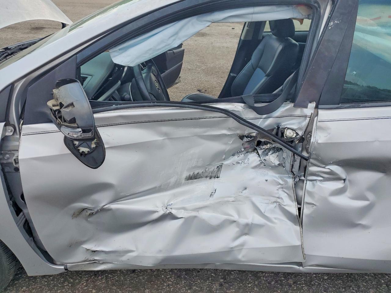 2014 Toyota Corolla S Plus Silver vin: 2T1BURHE4EC118342