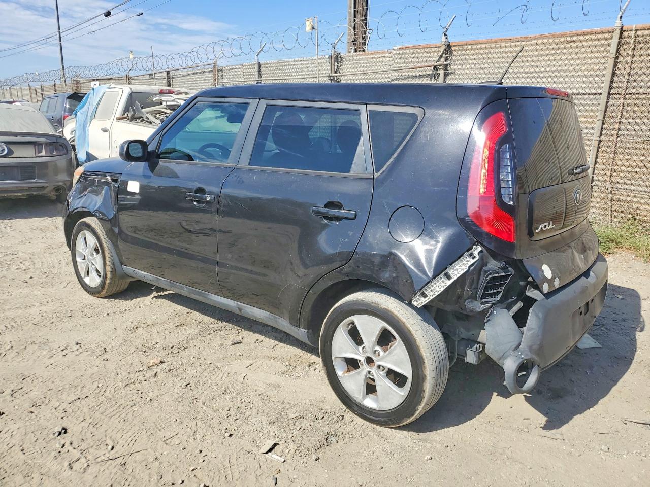 2015 Kia Soul Base Black vin: KNDJN2A23F7772672