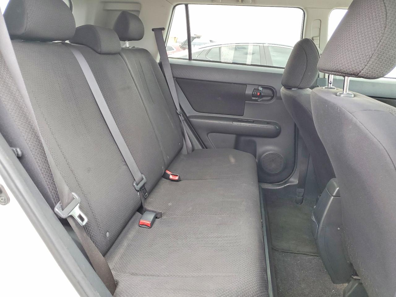 2009 Toyota Scion Xb White vin: JTLKE50E491077677