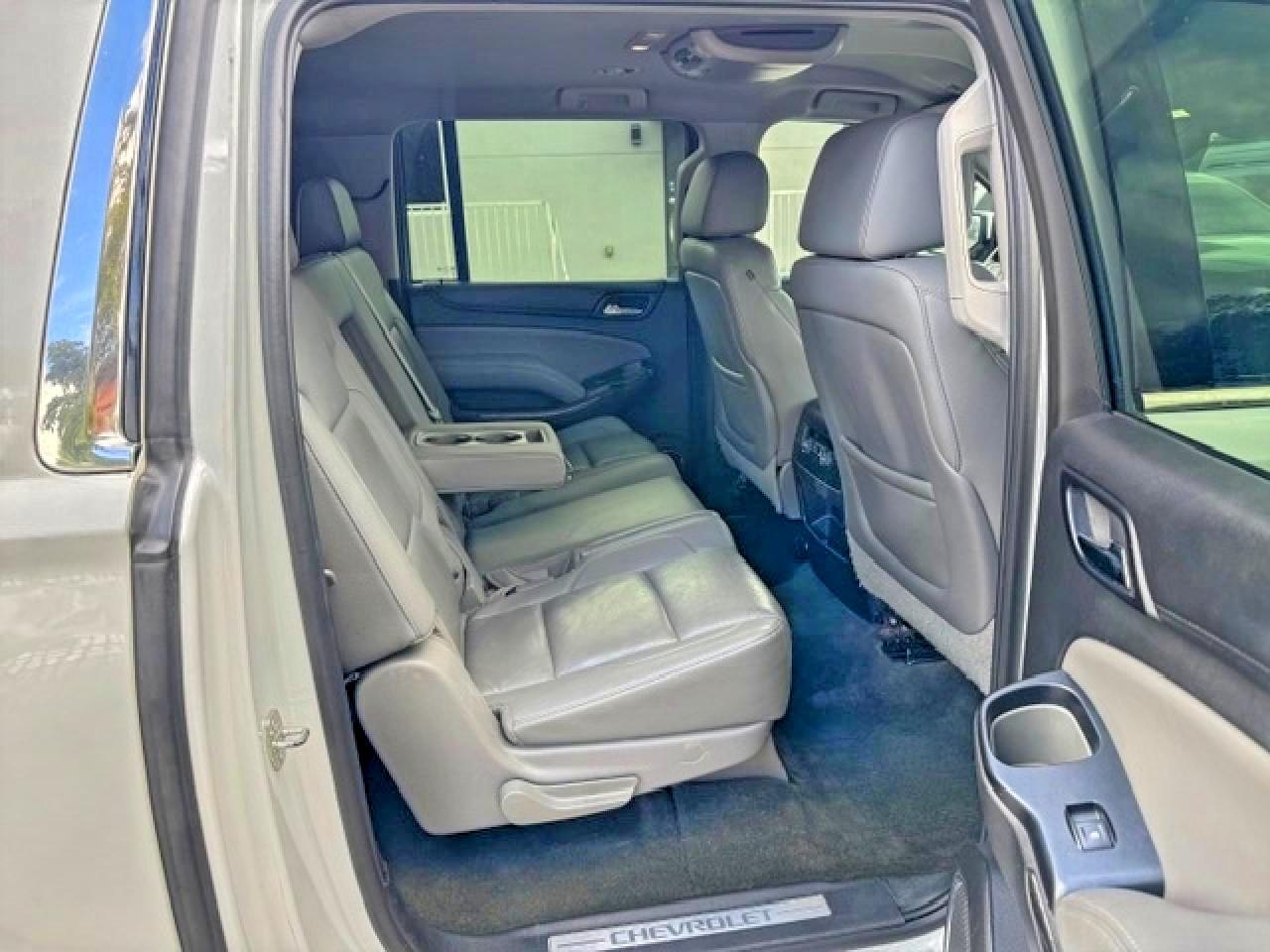 2015 Chevrolet Suburban C1500 Lt White vin: 1GNSCJKC8FR505342