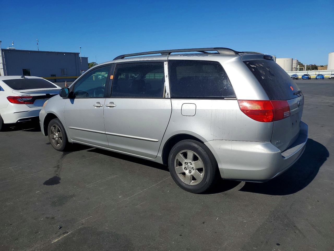 2004 Toyota Sienna Le 8 Passenger Silver vin: 5TDZA23C74S057918