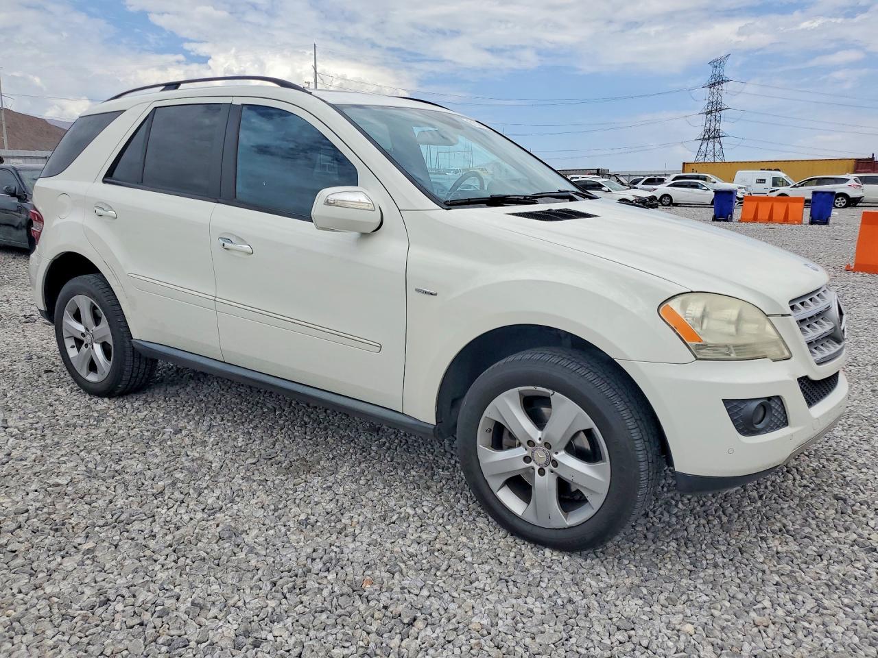 2009 Mercedes-benz Ml White vin: 4JGBB25EX9A484538