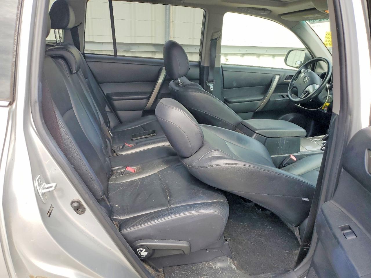 2011 Toyota Highlander Hybrid Silver vin: JTEBC3EH8B2001903