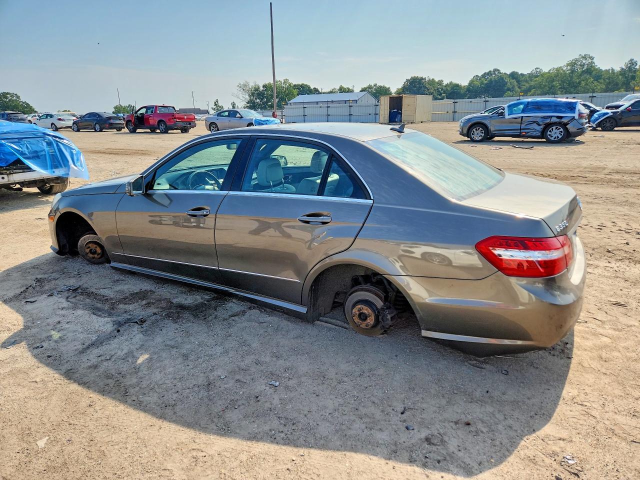 2010 Mercedes-benz E 350 4matic Коричневый vin: WDDHF8HB2AA136654
