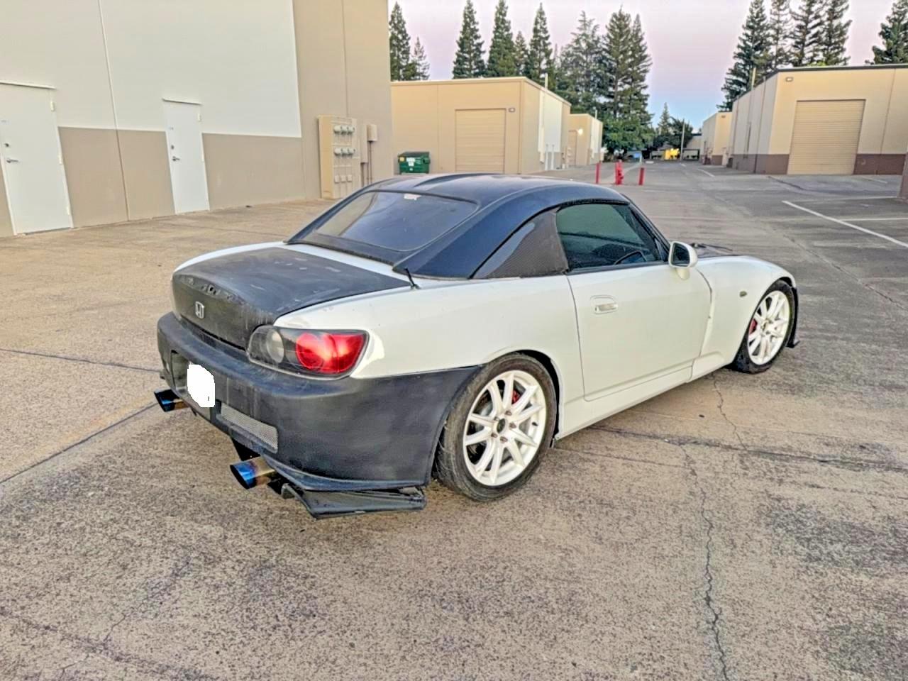 2001 Honda S2000 White vin: JHMAP114X1T007592