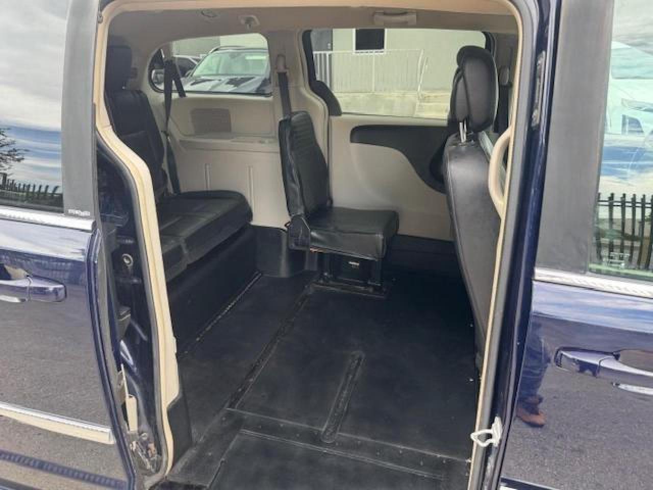 2014 Chrysler Town & Country Touring Blue vin: 2C4RC1BG7ER271083