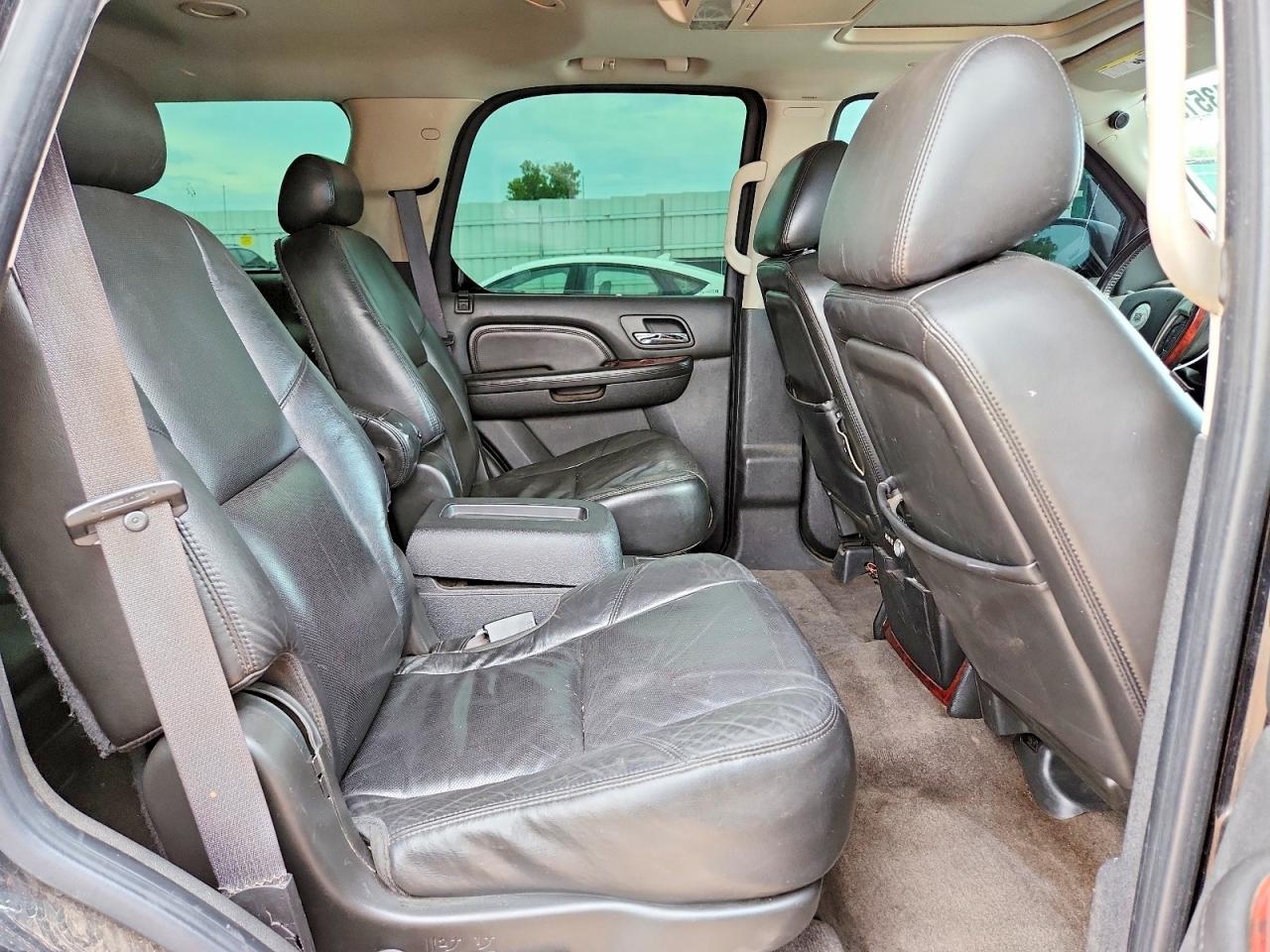 2010 Cadillac Escalade Premium Черный vin: 1GYUKCEF0AR229330