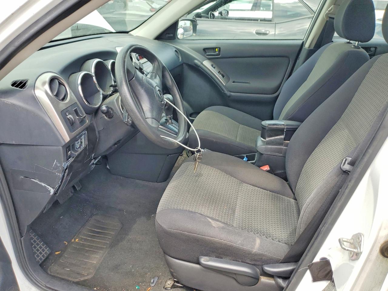 2007 Toyota Matrix Base White vin: 2T1KR32E87C671408