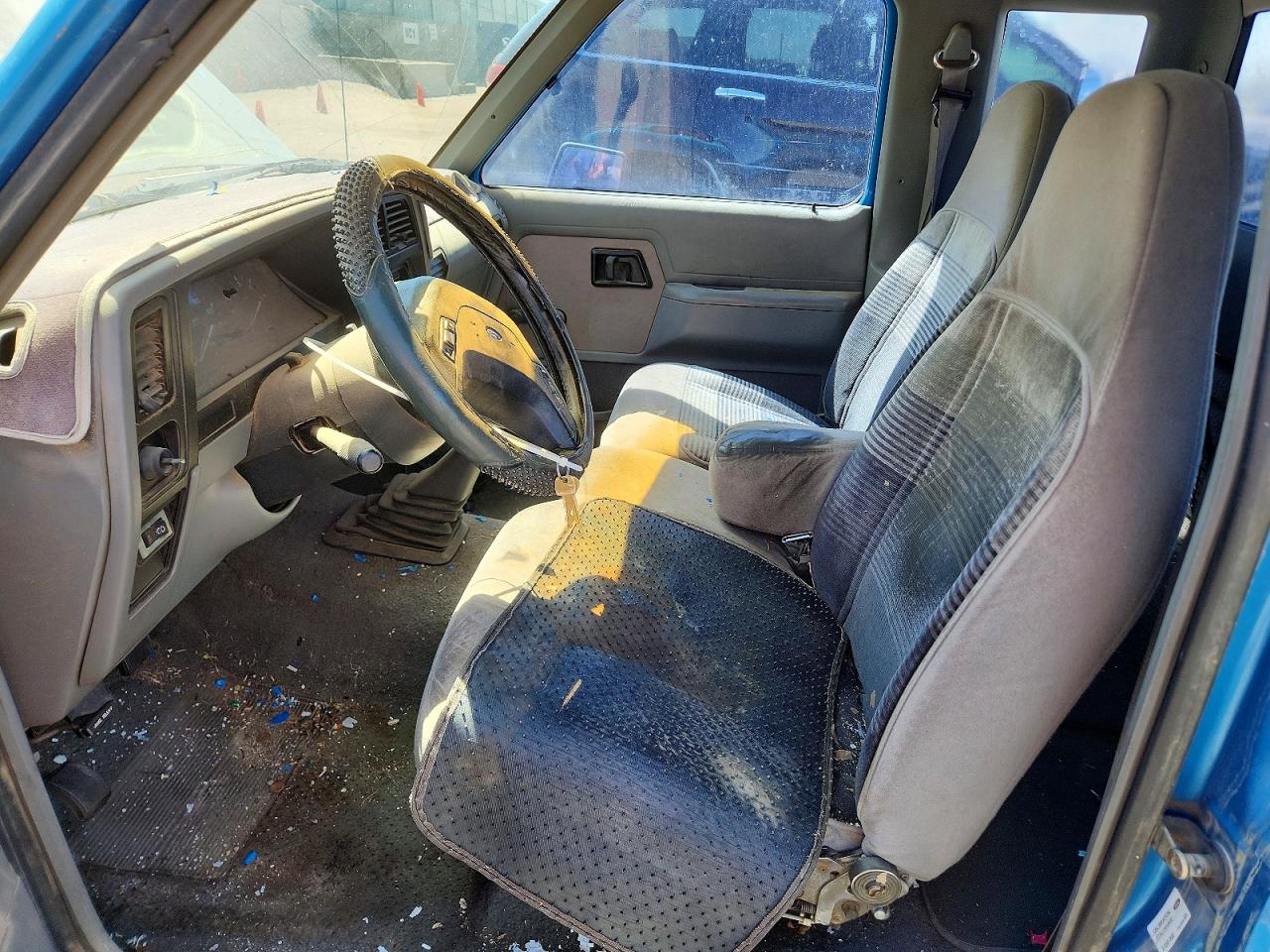 1992 Ford Ranger Blue vin: 1FTCR14U0NPA30572