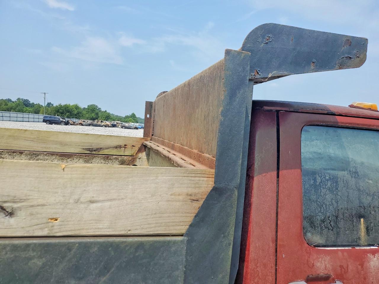 1988 Ford F350 Red vin: 1FTDF15Y8JNA95075