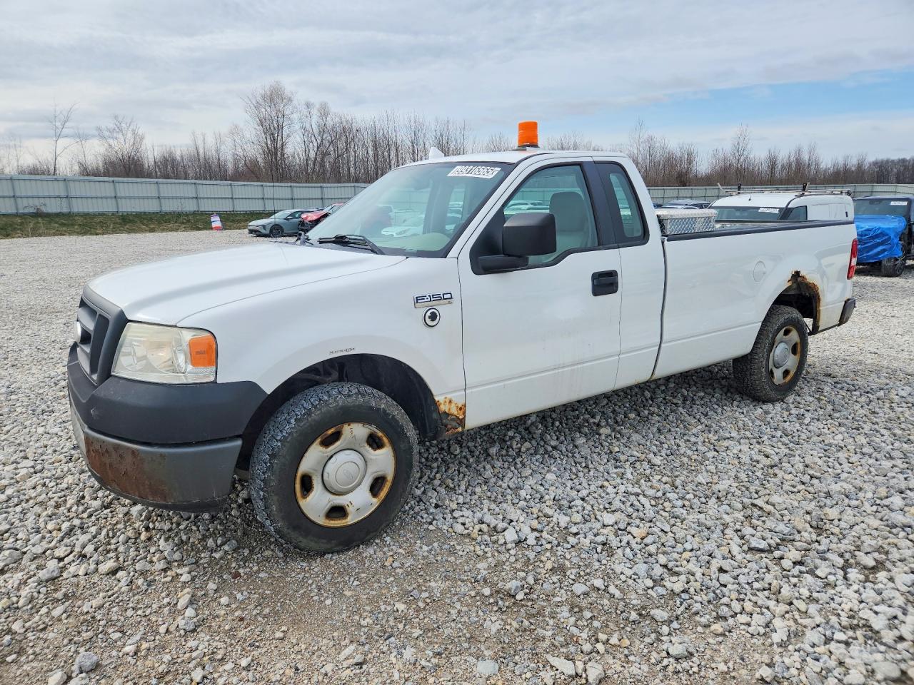 2008 Ford Lgt Conventl White vin: 1FTRF12298KC43056