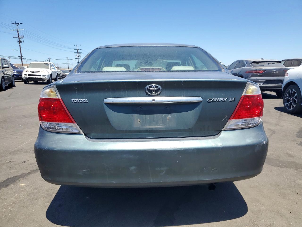 2005 Toyota Camry Le Green vin: 4T1BE32K35U386127